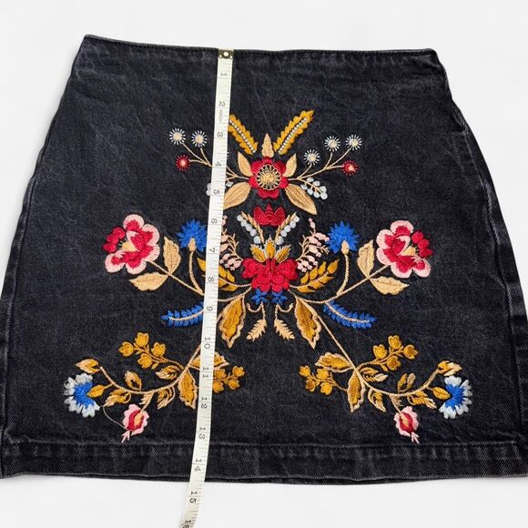 Topshop Moto Floral Embroidered Black Denim Mini Skirt SIZE 2 - Picture 5 of 8